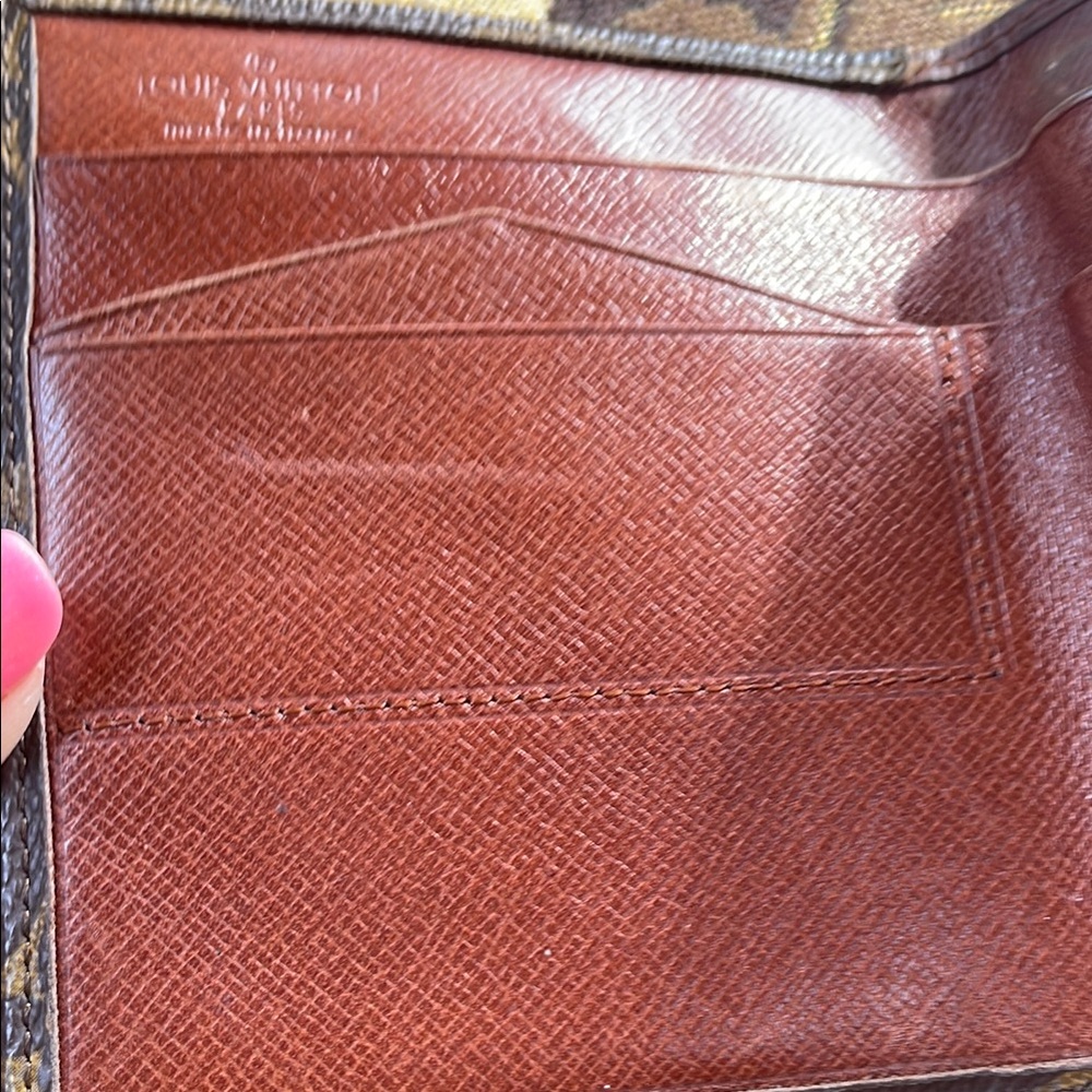 Louis Vuitton bifold Monogram Wallet - Picture 7 of 11